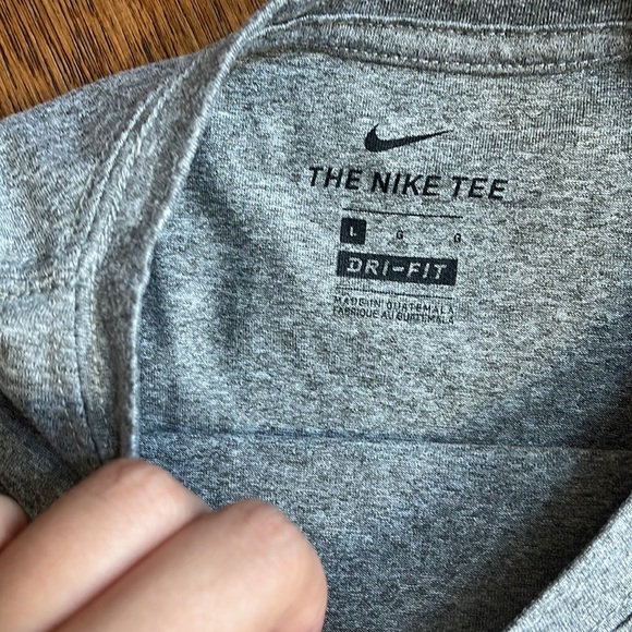 Nike Mens Large Workout Shirt - Picture 2 of 3